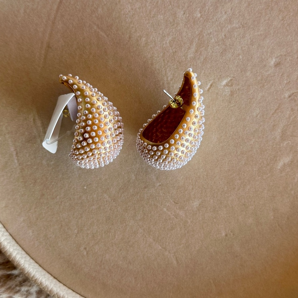 Chic Gold and White Pearl Drop Earrings
